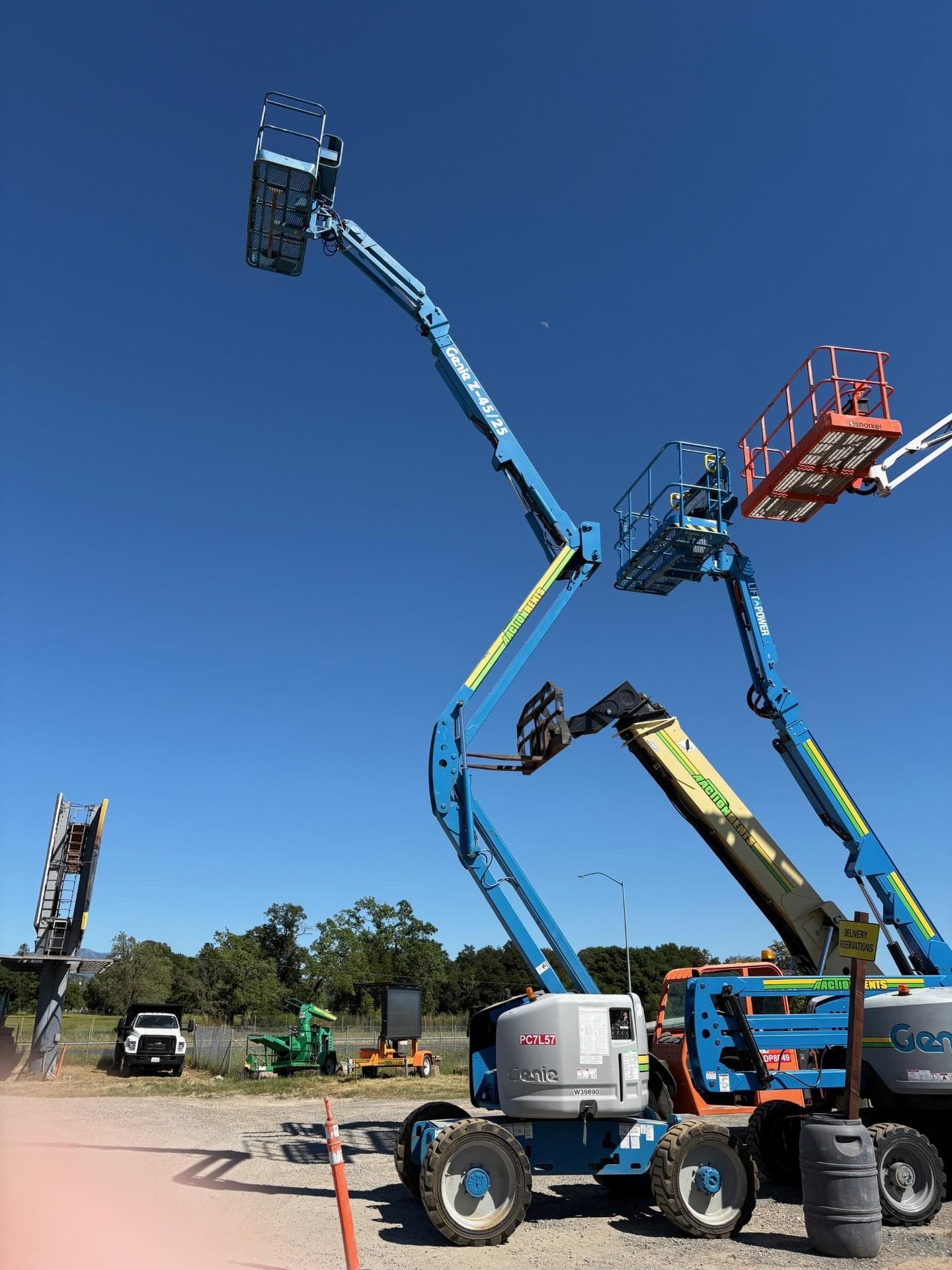 45' ARTICULATING BOOM 4X4 DSL — photo 1